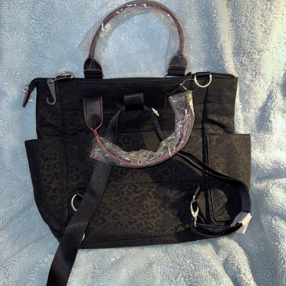 Black 3-in-1 convertible backpack - Picture 2 of 3